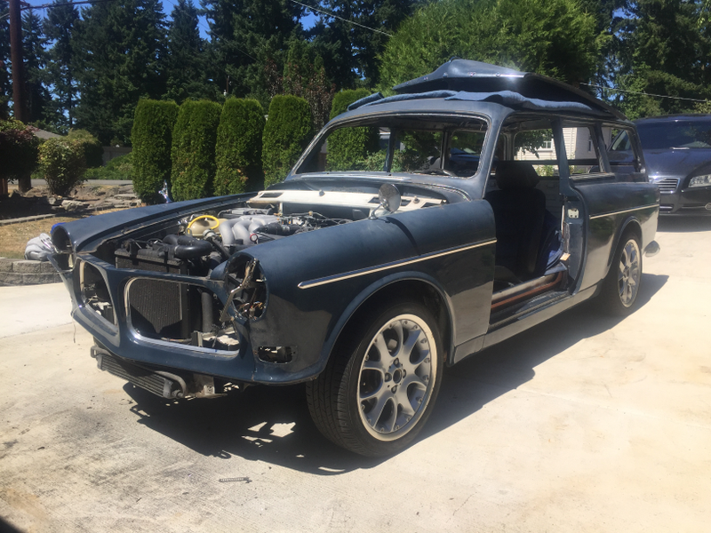 Illustration for article titled True Hero Swapped A Volvo Amazon Wagon Body Onto A BMW E30 In His Driveway